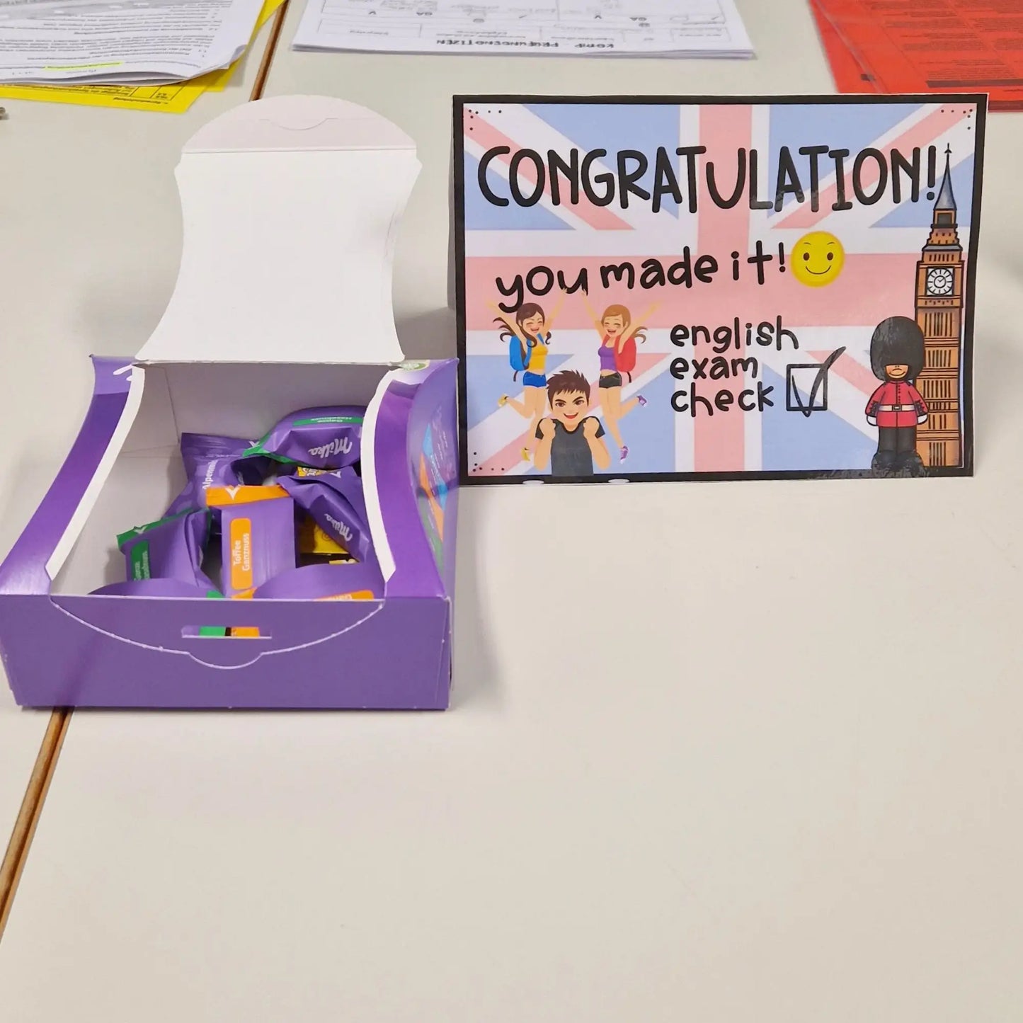 Prüfung geschafft Schild Englisch